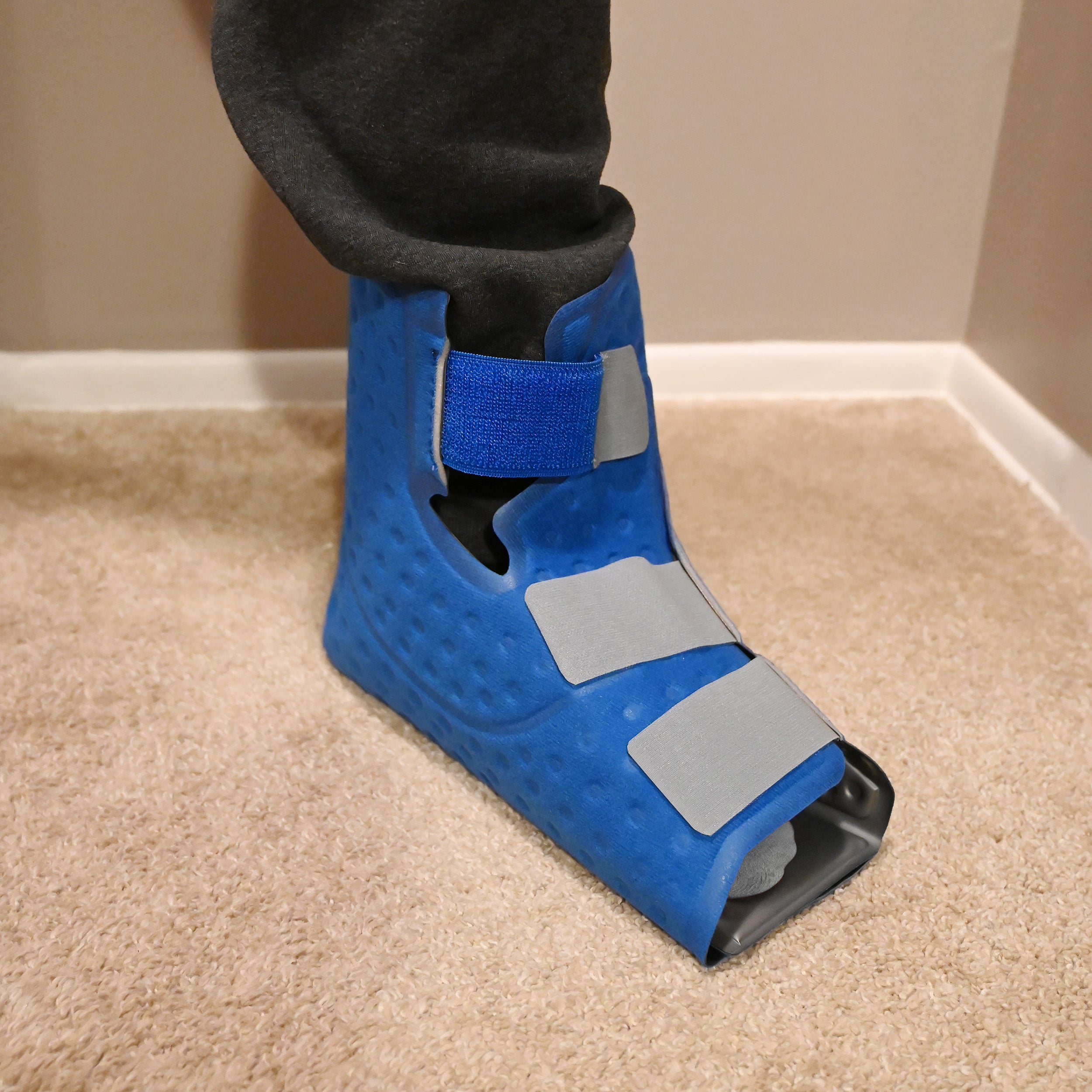 Close up of the Polar Active Ice® Upper Foot & Ankle Cold Therapy Pad on a foot