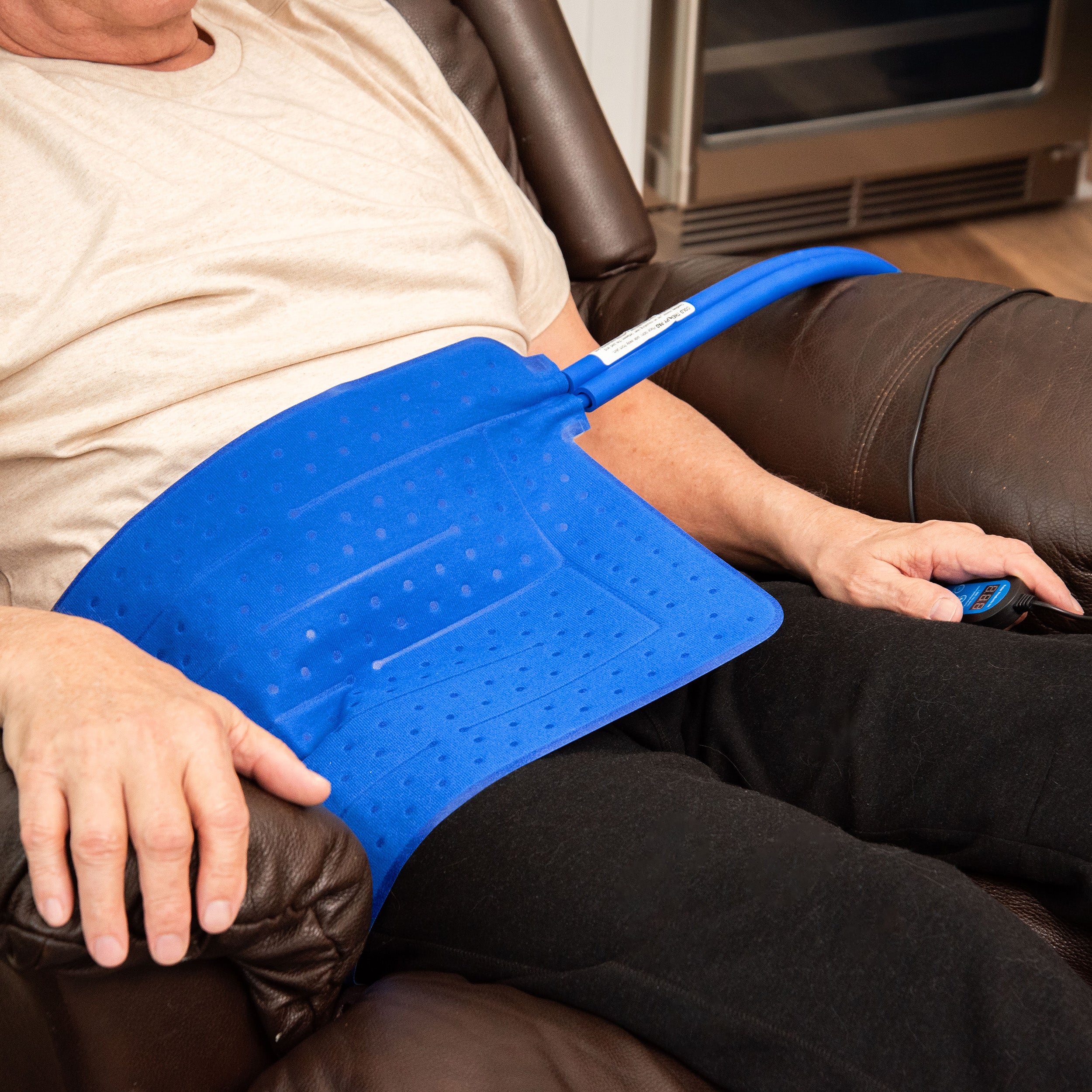 Man using Active Ice® 3.0 Extended Coverage Back & Limb Cold Therapy System on his hip